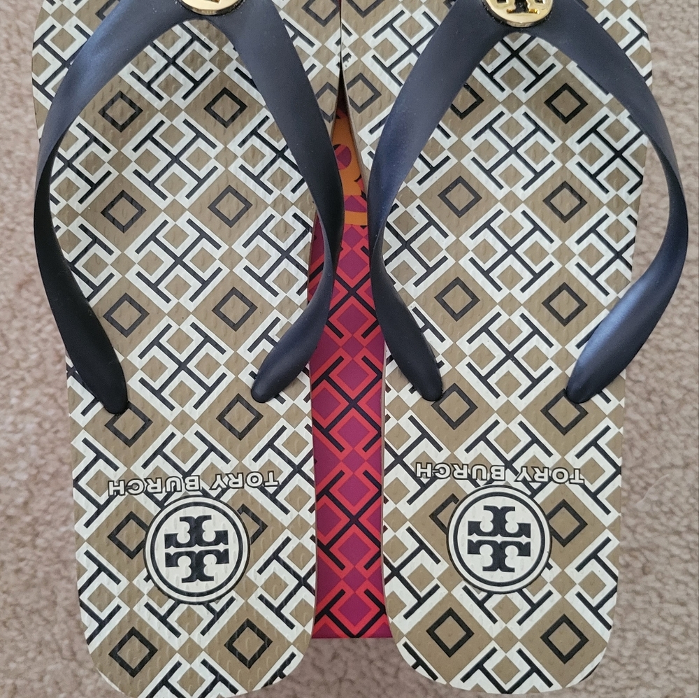 Tory Burch Thong Geo Graphic Pattern thong sandals size 36/6